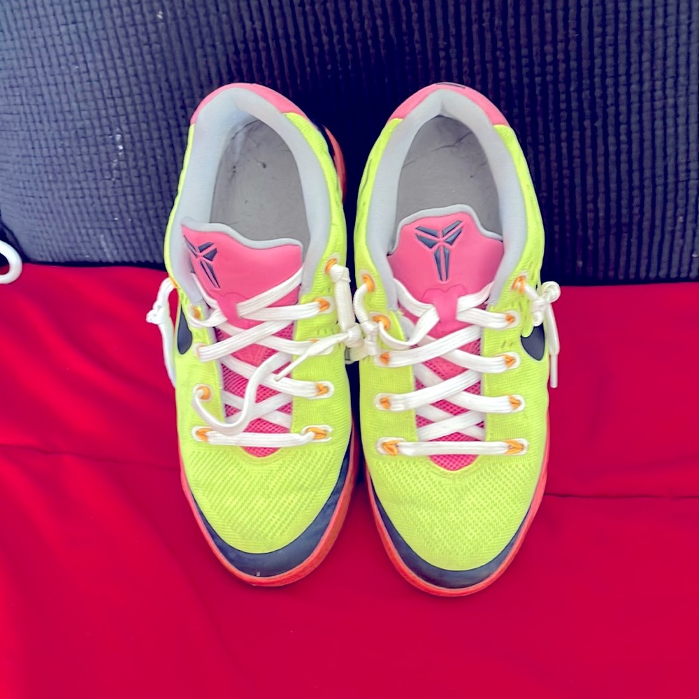 Kobe Bryant shoes,bright colors